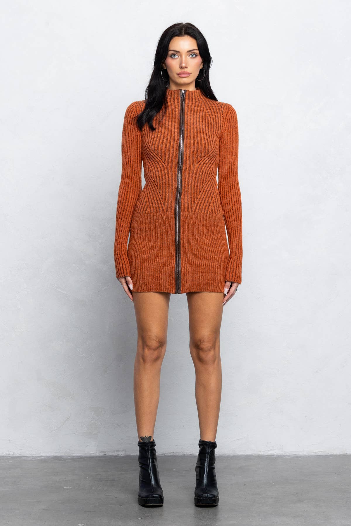 Ribbed long sleeve zip-up knit dress: Rust / M